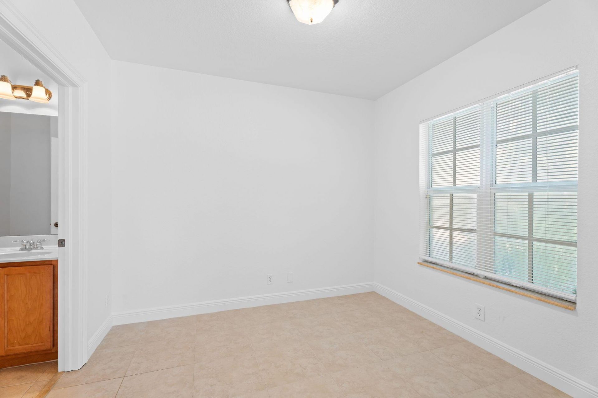 601 S Federal Highway, Unit 34, Lake Worth Beach, FL 33460 Photo