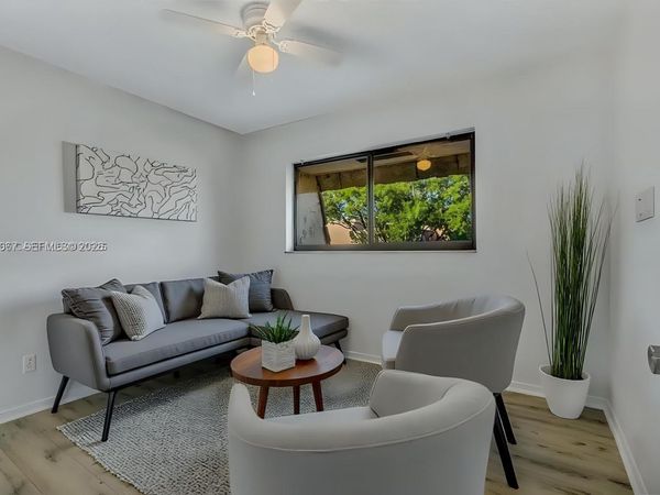 94 Pleasant Hill Ln, Tamarac, FL 33319