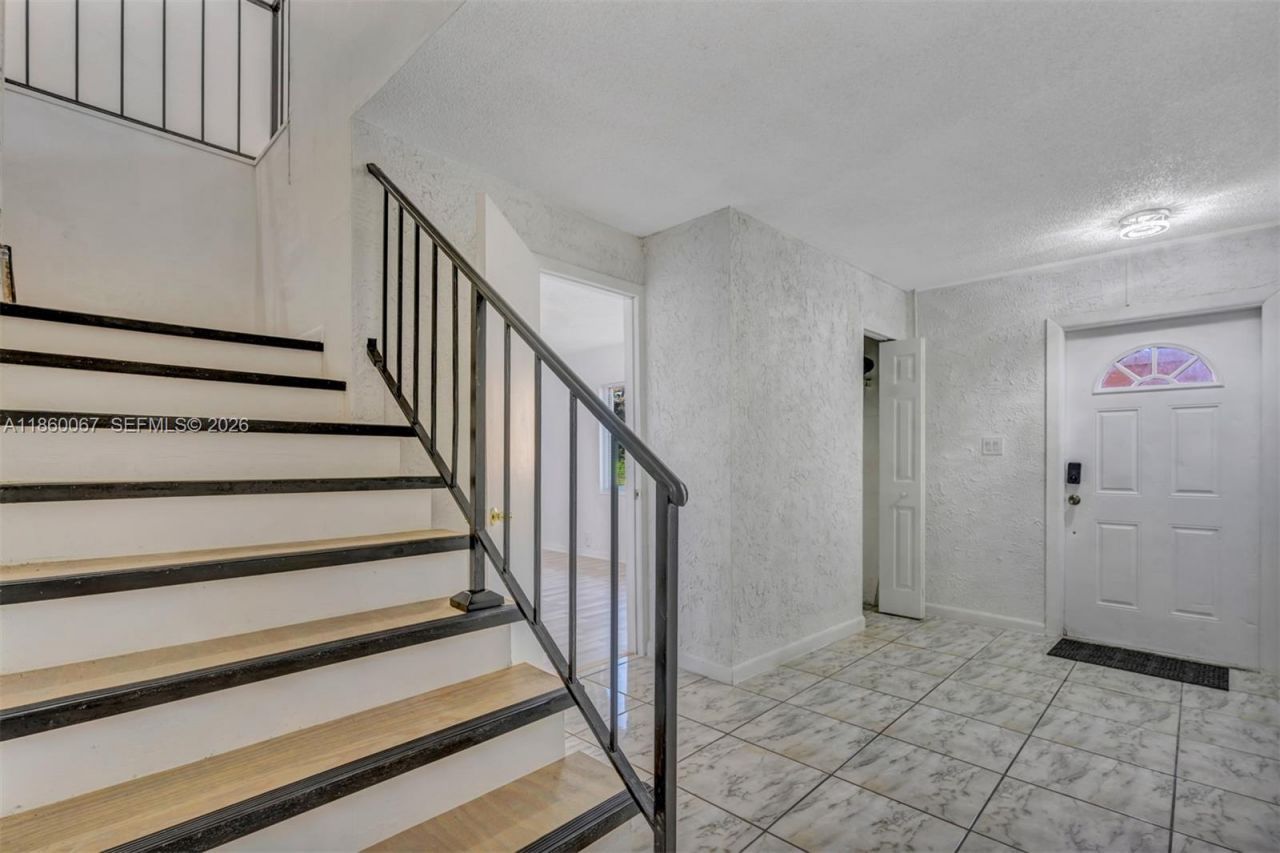 94 Pleasant Hill Ln, Tamarac, FL 33319 Photo