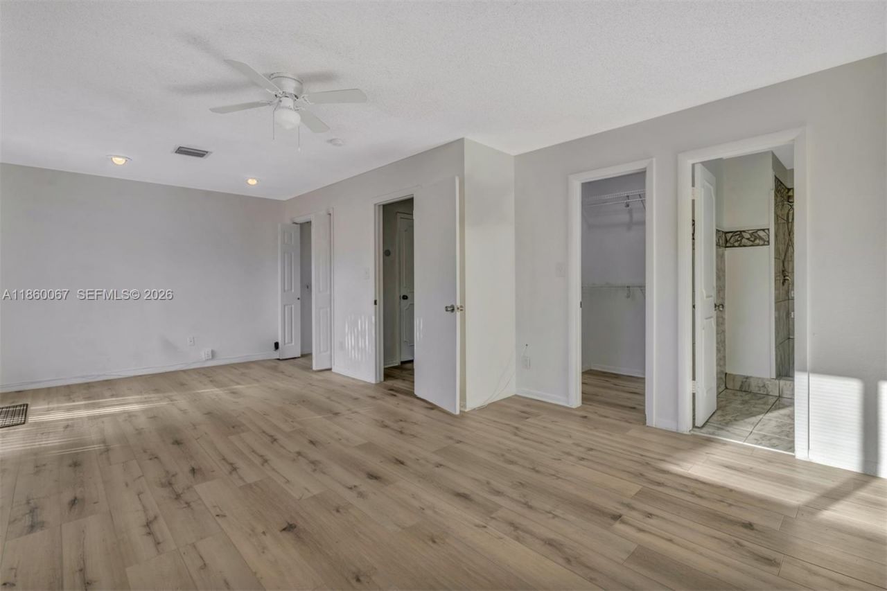 94 Pleasant Hill Ln, Tamarac, FL 33319 Photo