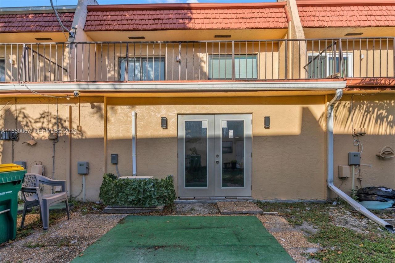 94 Pleasant Hill Ln, Tamarac, FL 33319 Photo