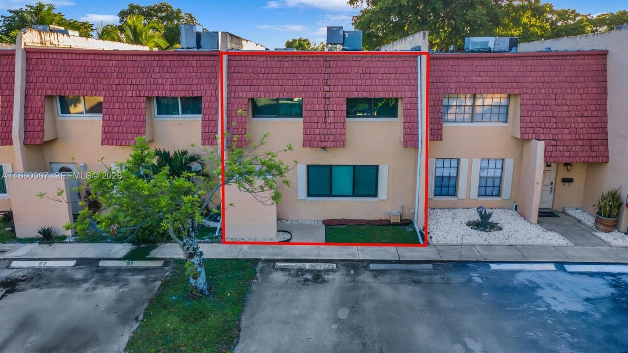 94 Pleasant Hill Ln, Tamarac, FL 33319 Photo