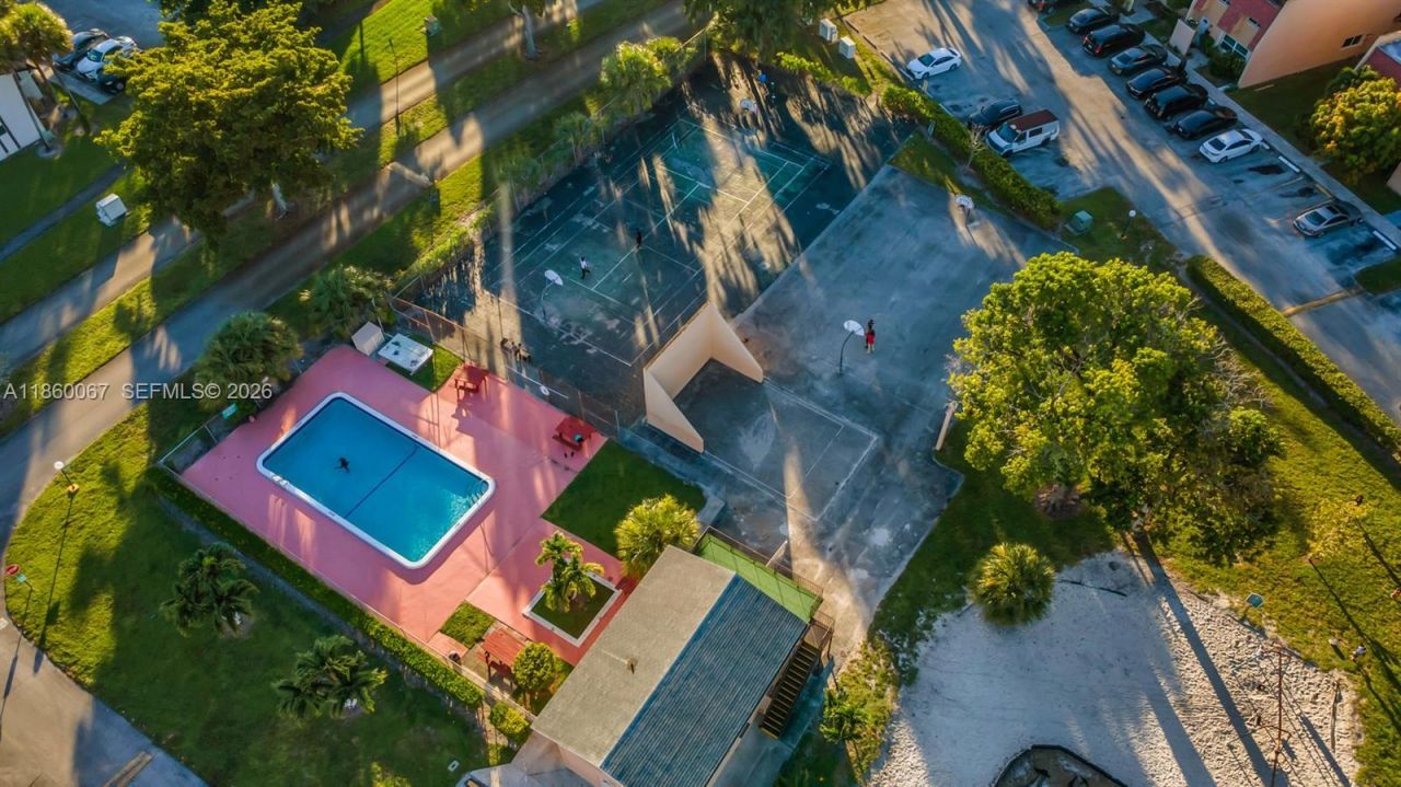 94 Pleasant Hill Ln, Tamarac, FL 33319 Photo