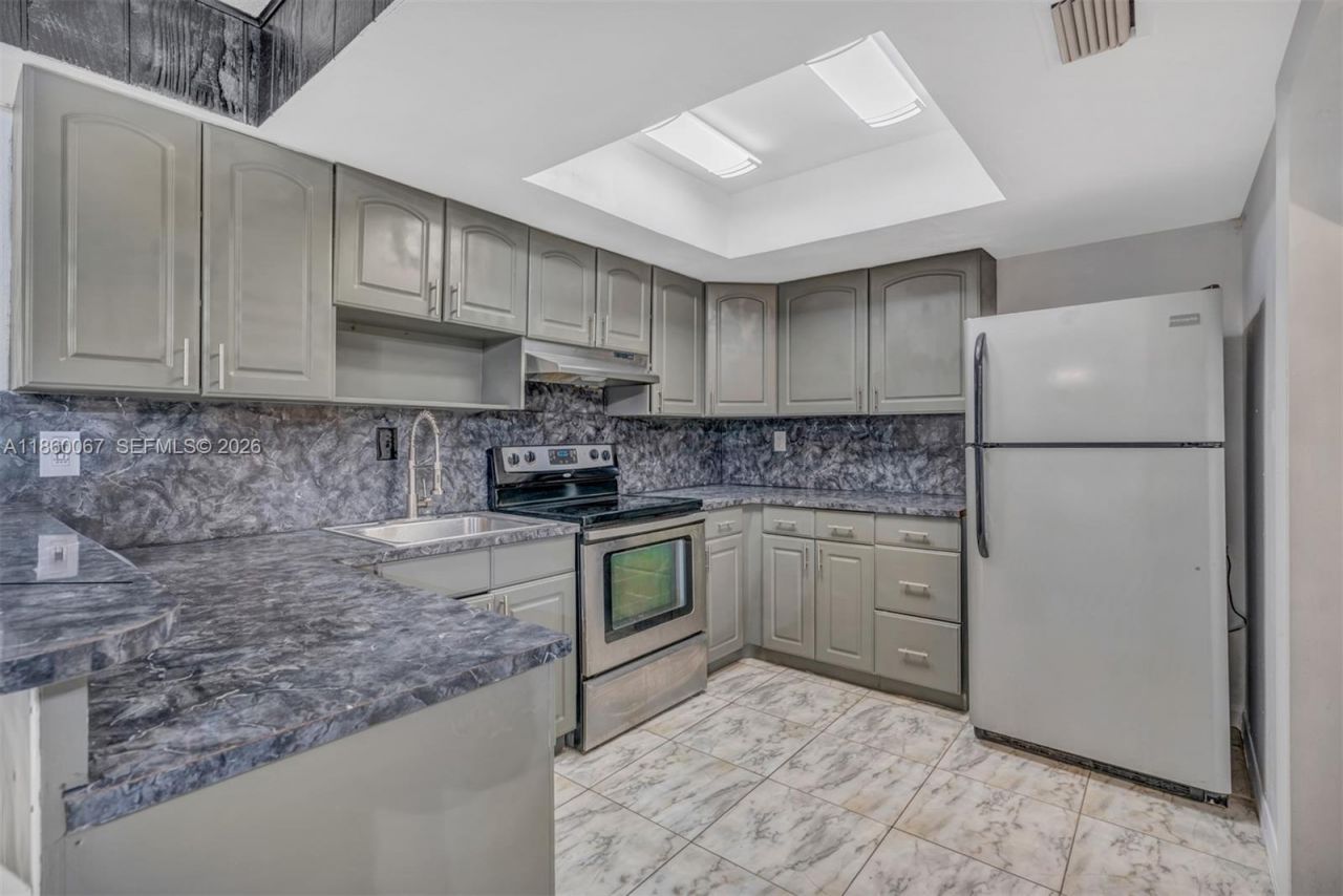 94 Pleasant Hill Ln, Tamarac, FL 33319 Photo