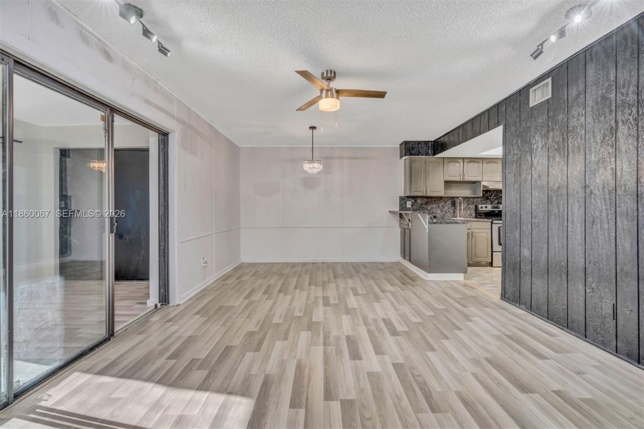 94 Pleasant Hill Ln, Tamarac, FL 33319 Photo