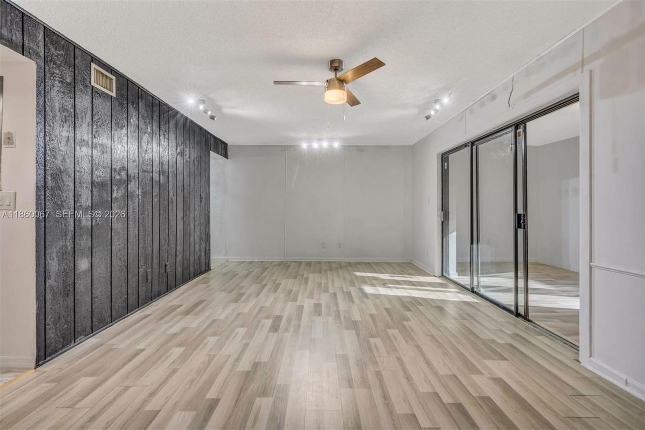 94 Pleasant Hill Ln, Tamarac, FL 33319 Photo