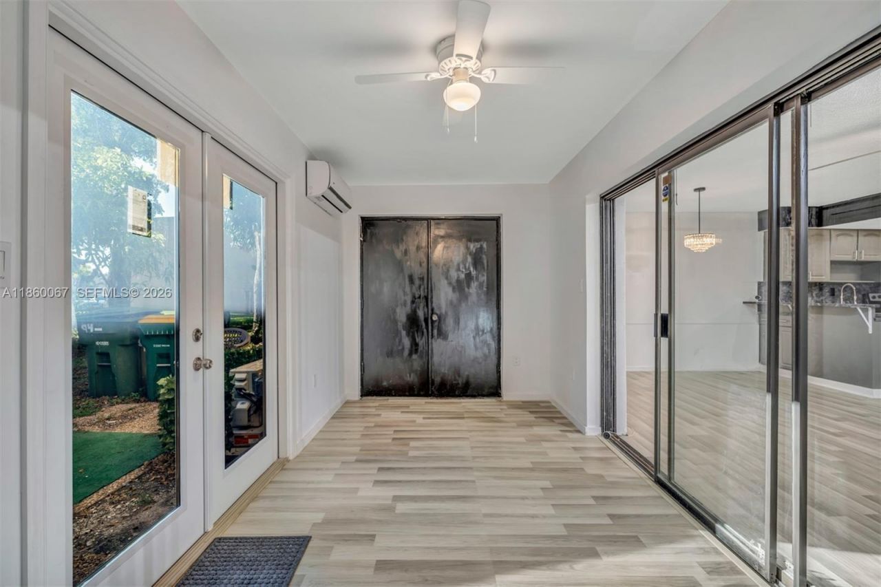 94 Pleasant Hill Ln, Tamarac, FL 33319 Photo