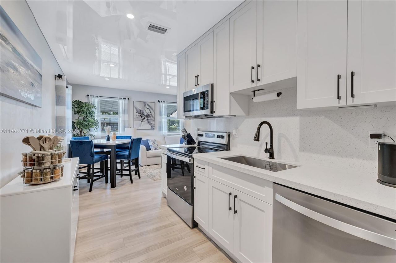 1390 NE 150th St, Miami, FL 33161 Photo