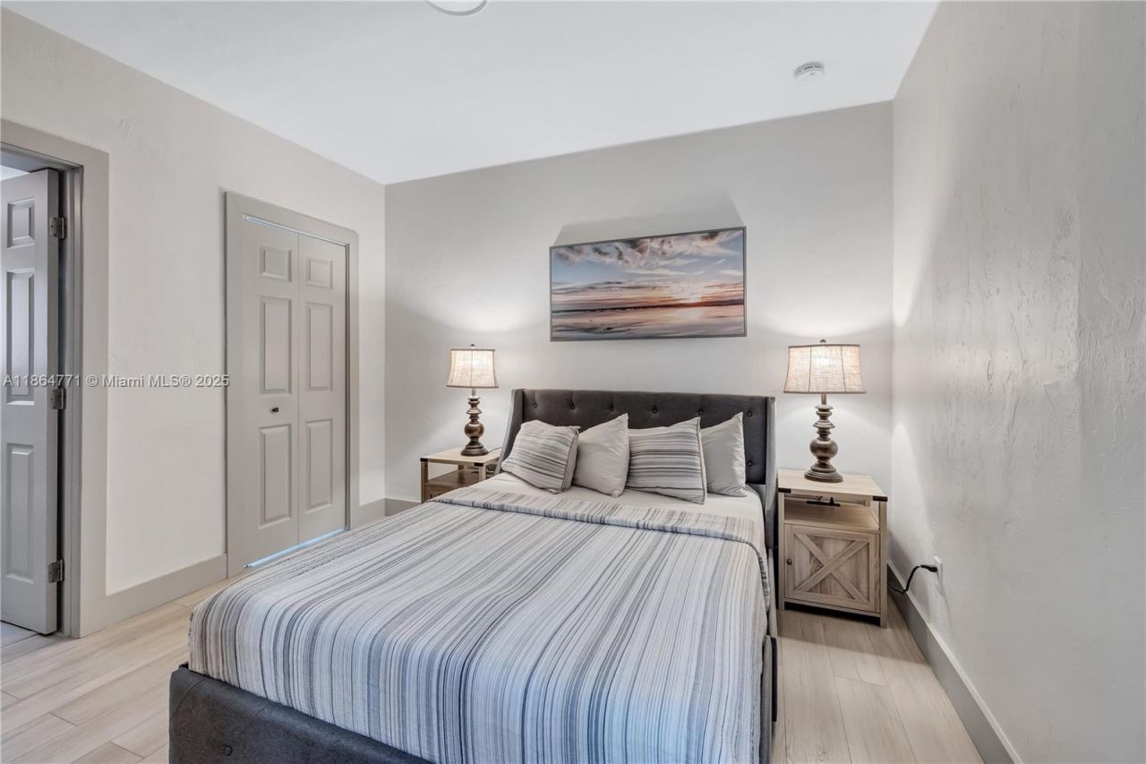 1390 NE 150th St, Miami, FL 33161 Photo