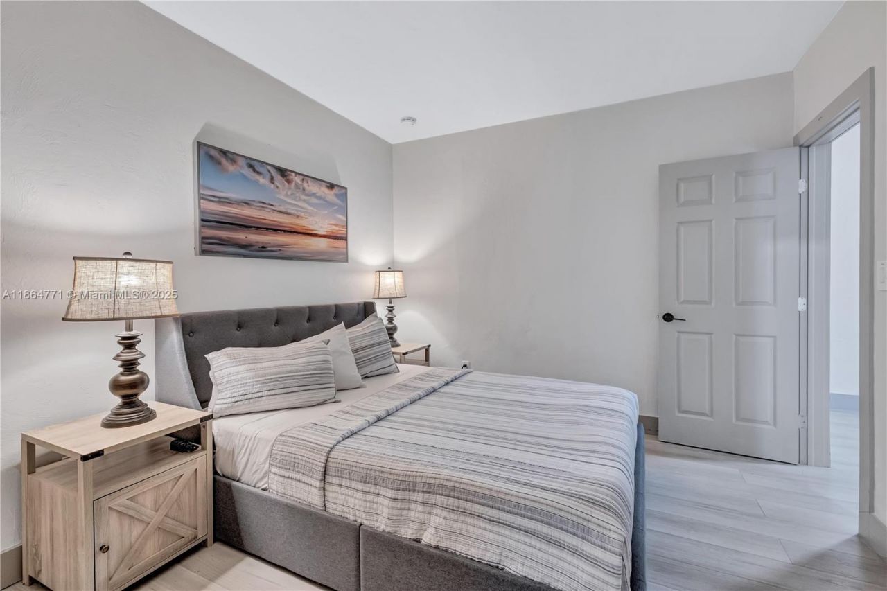 1390 NE 150th St, Miami, FL 33161 Photo