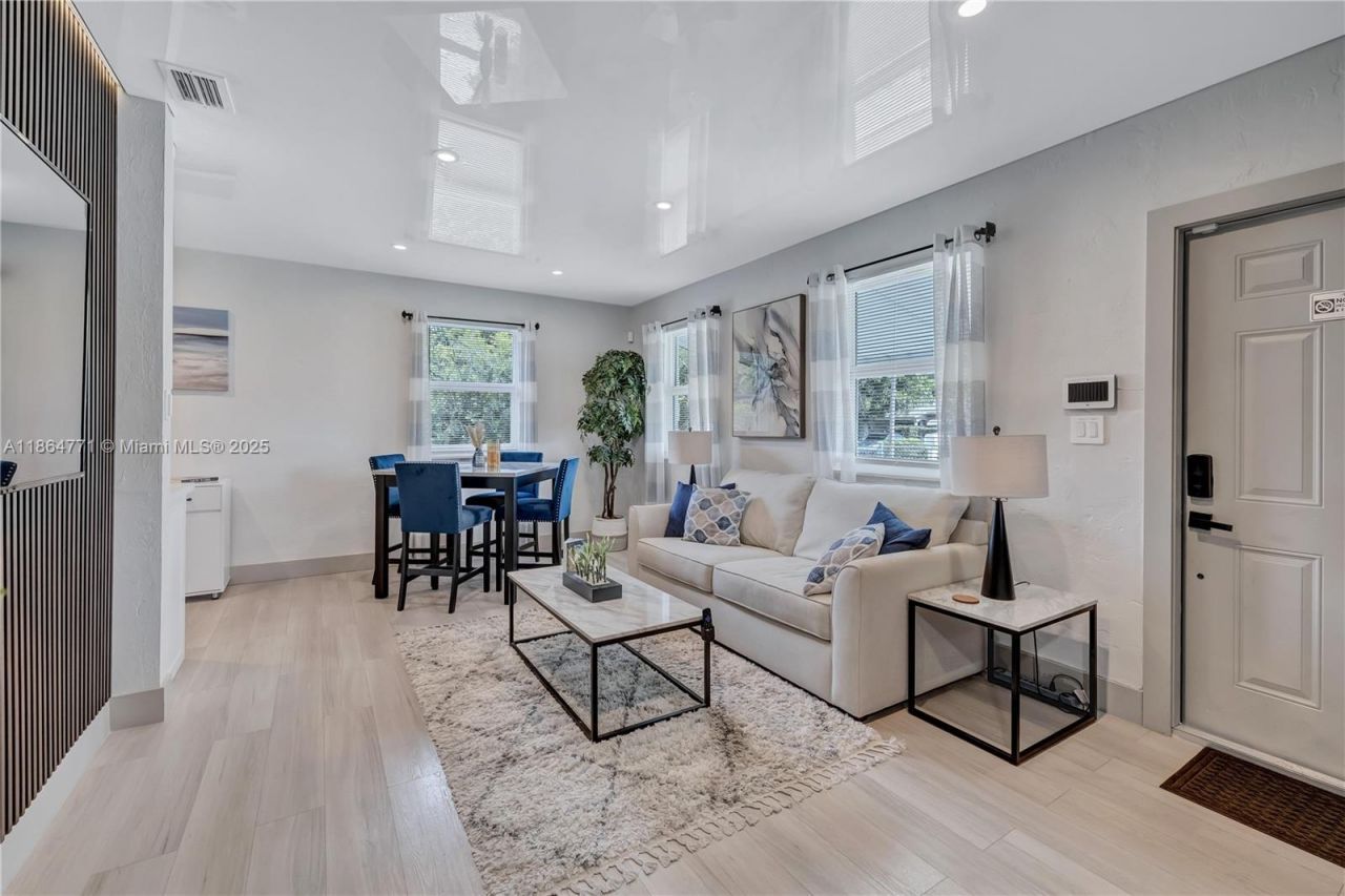 1390 NE 150th St, Miami, FL 33161 Photo