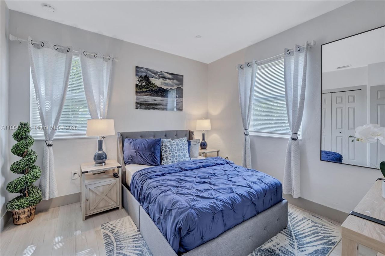 1390 NE 150th St, Miami, FL 33161 Photo