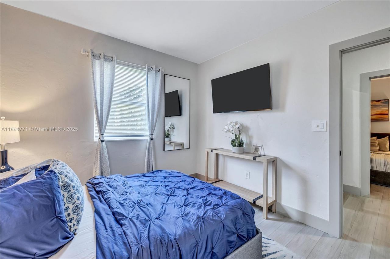 1390 NE 150th St, Miami, FL 33161 Photo