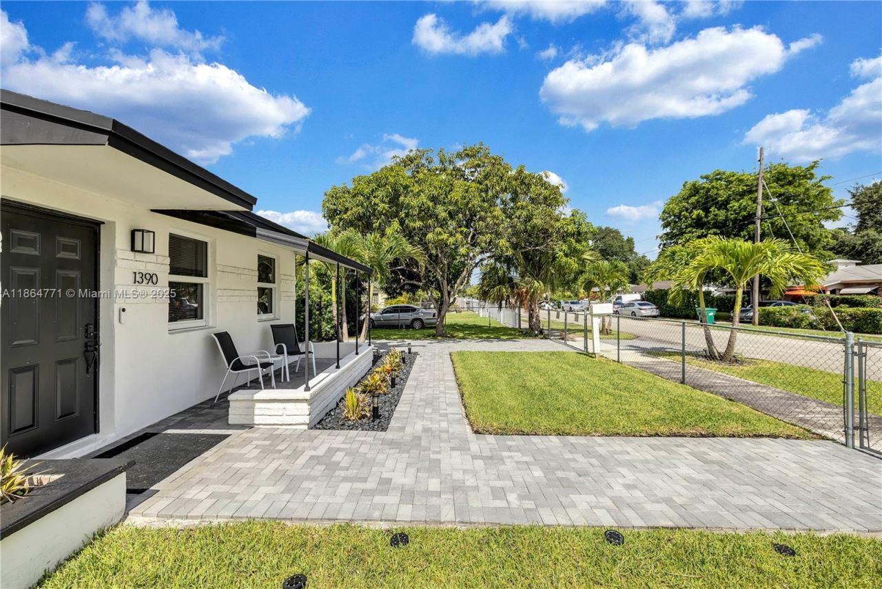 1390 NE 150th St, Miami, FL 33161 Photo