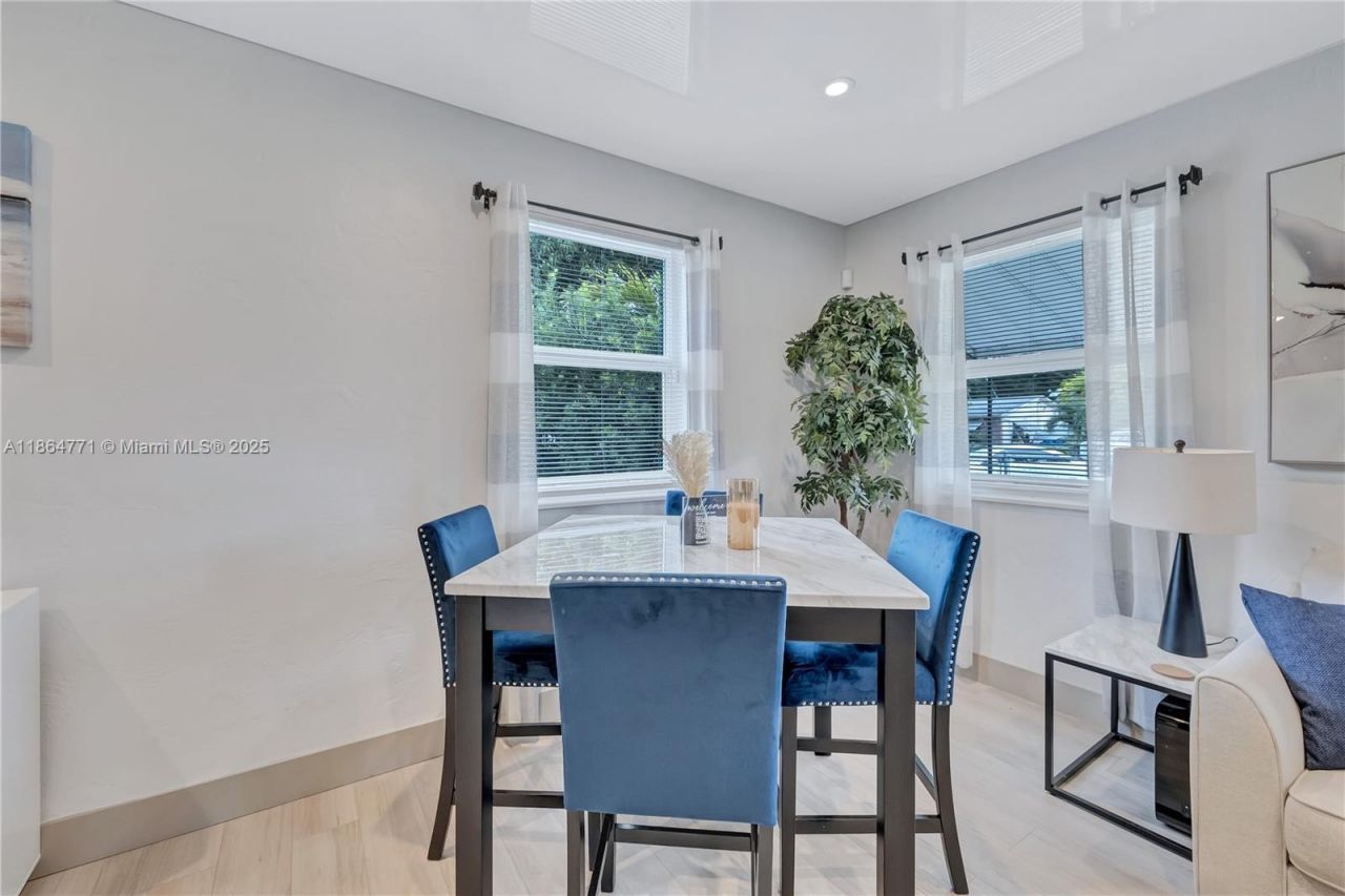 1390 NE 150th St, Miami, FL 33161 Photo