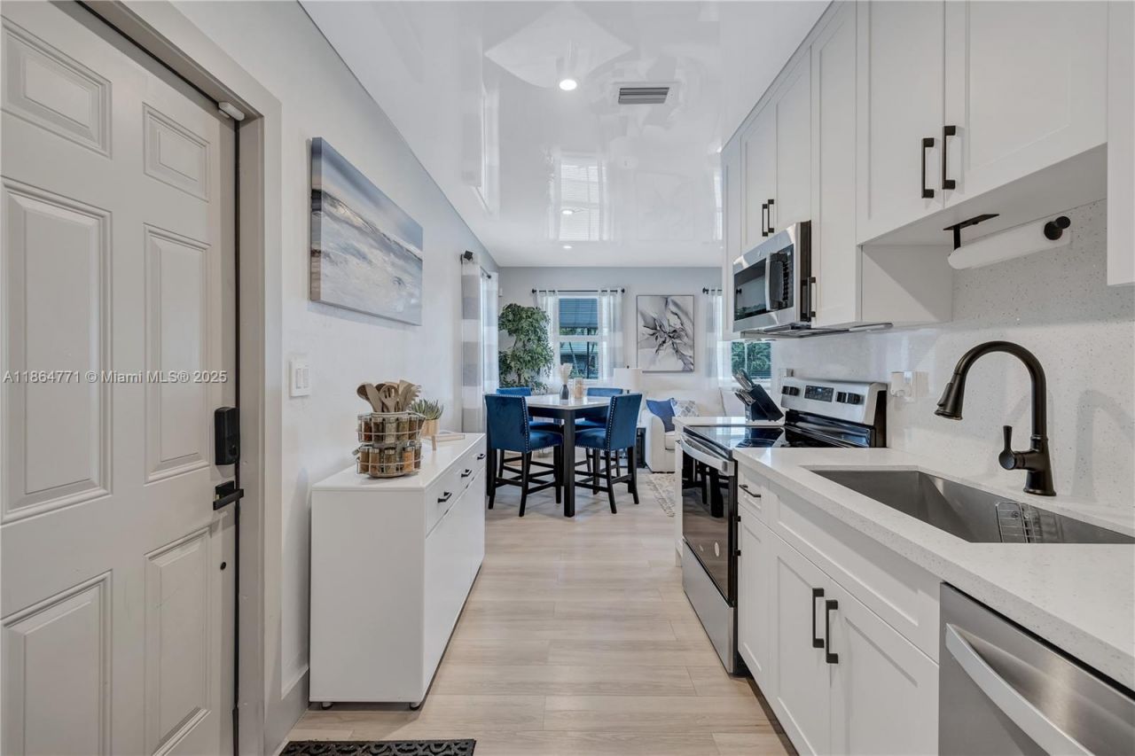 1390 NE 150th St, Miami, FL 33161 Photo