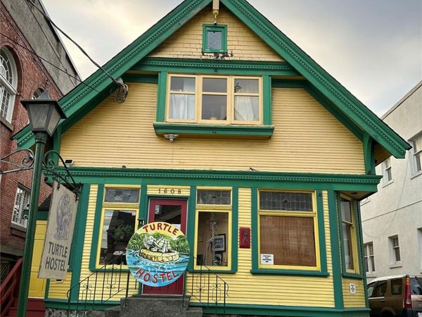 1608 Quadra St, Victoria, BC V8W 2L4