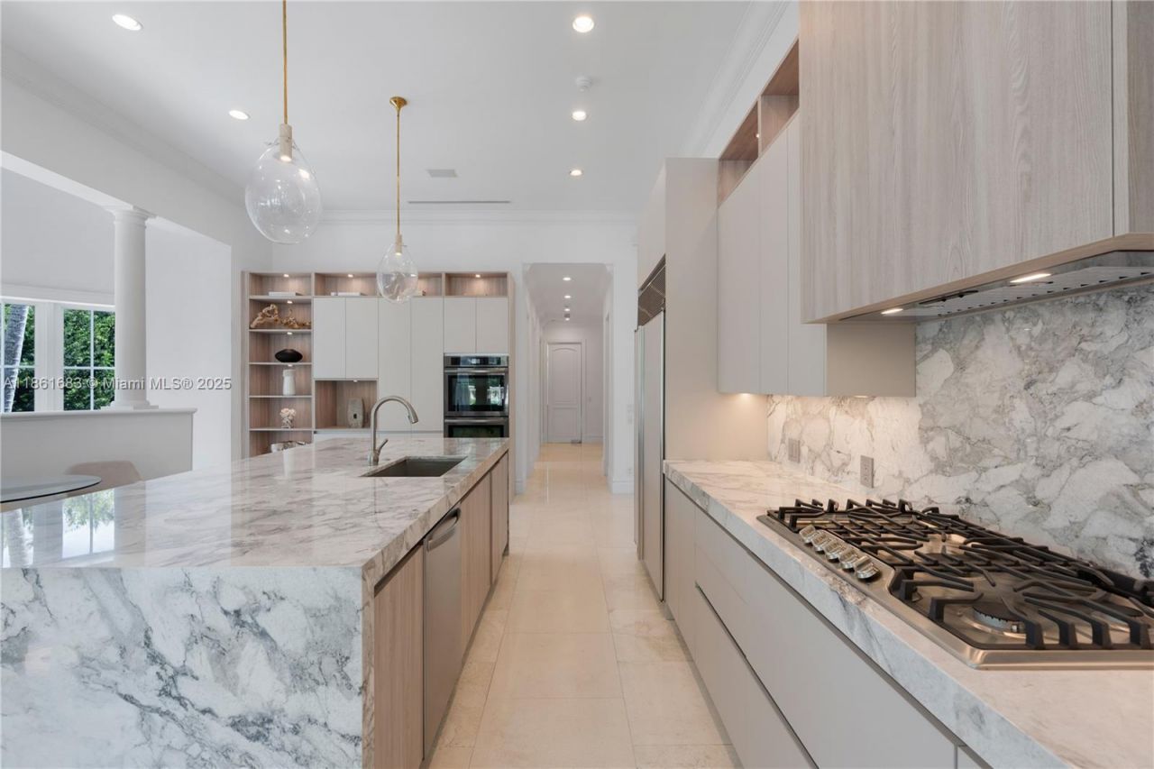 26 Tahiti Beach Island Rd, Coral Gables, FL 33143 Photo