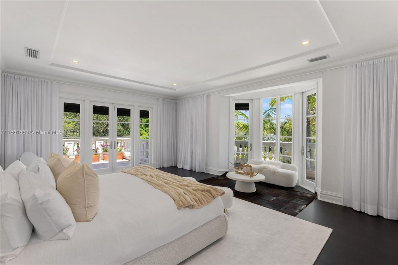 26 Tahiti Beach Island Rd, Coral Gables, FL 33143 Photo