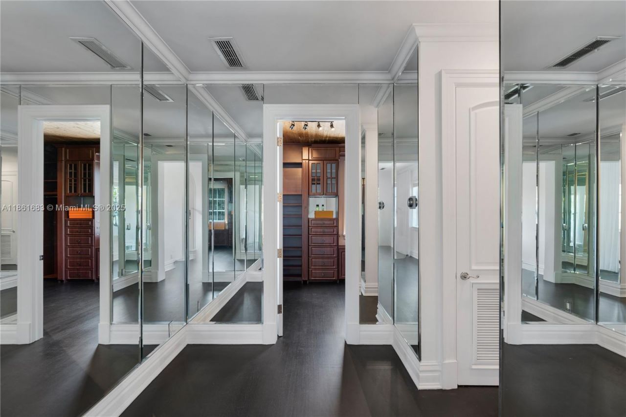 26 Tahiti Beach Island Rd, Coral Gables, FL 33143 Photo