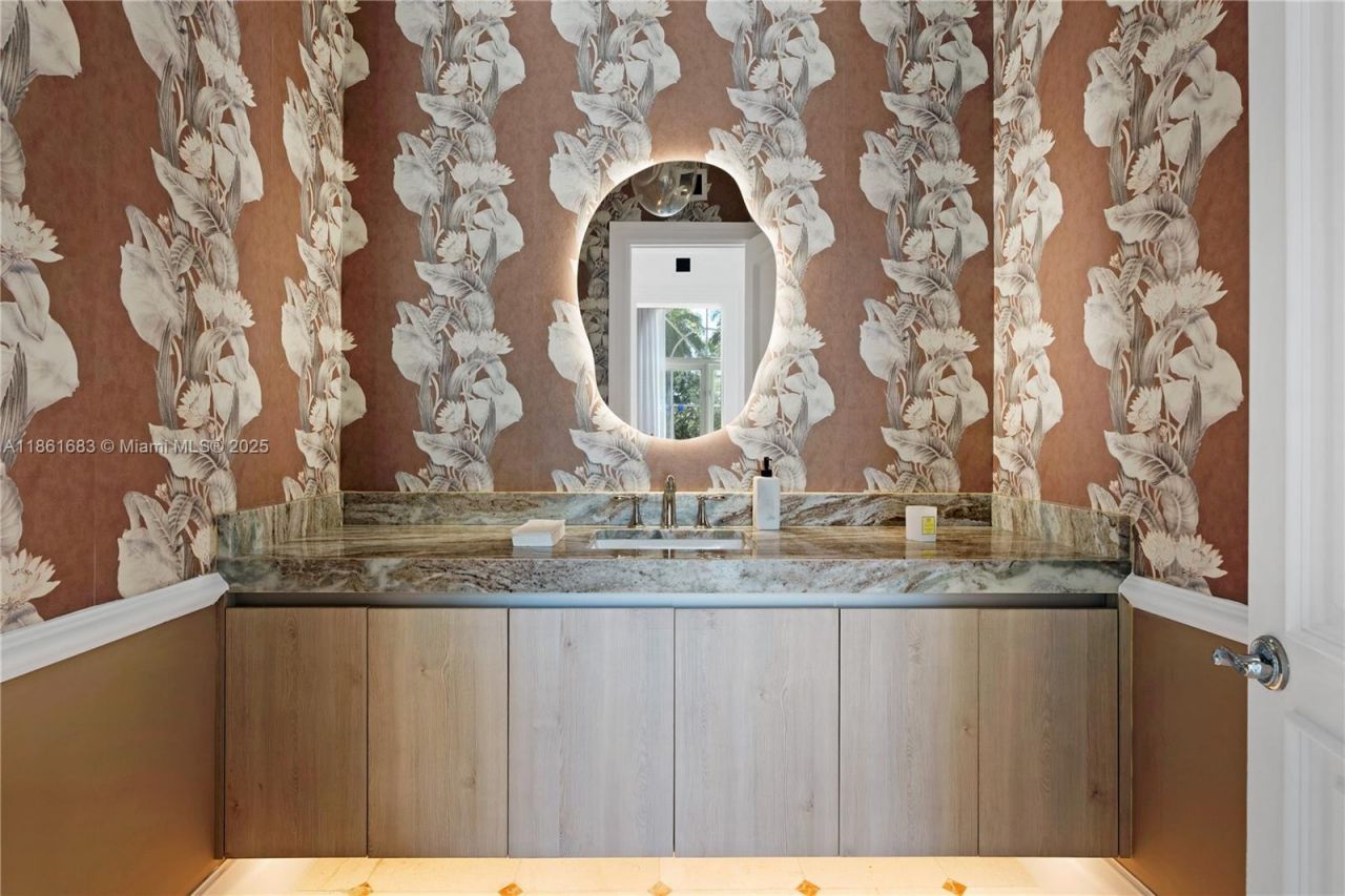 26 Tahiti Beach Island Rd, Coral Gables, FL 33143 Photo