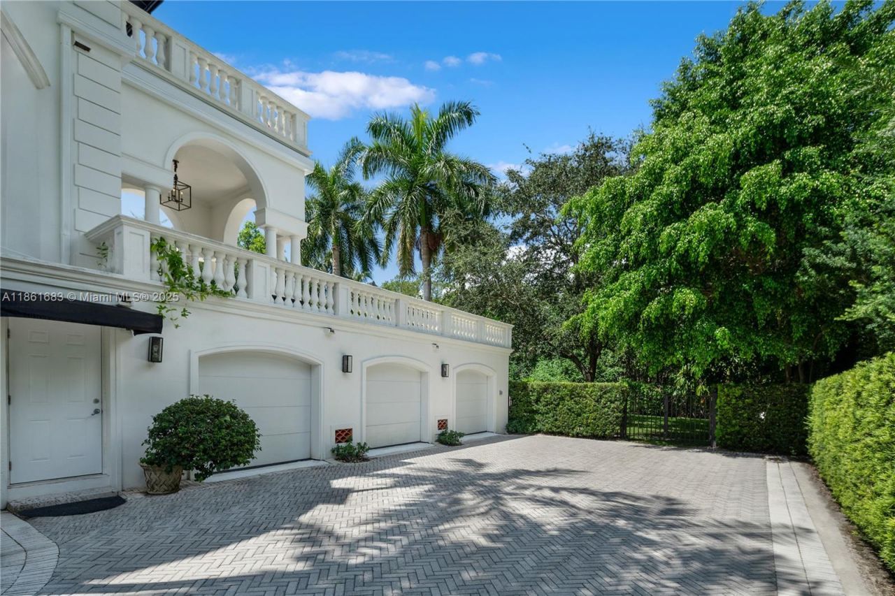 26 Tahiti Beach Island Rd, Coral Gables, FL 33143 Photo