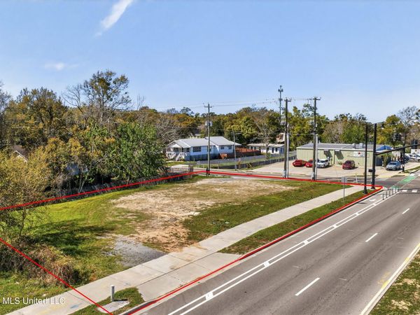 1067 Division Street, Biloxi, MS 39530