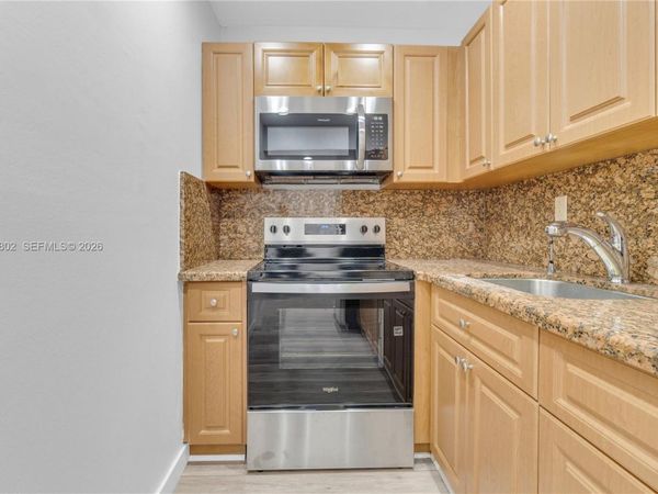 4709 NW 7th St, Unit 204-9, Miami, FL 33126