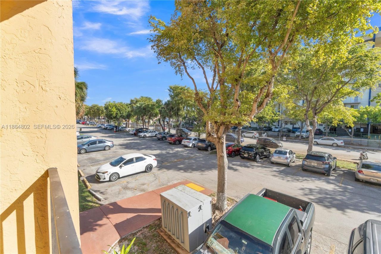 4709 NW 7th St, Unit 204-9, Miami, FL 33126 Photo