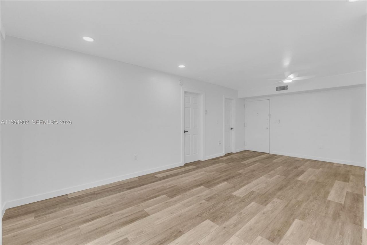 4709 NW 7th St, Unit 204-9, Miami, FL 33126 Photo