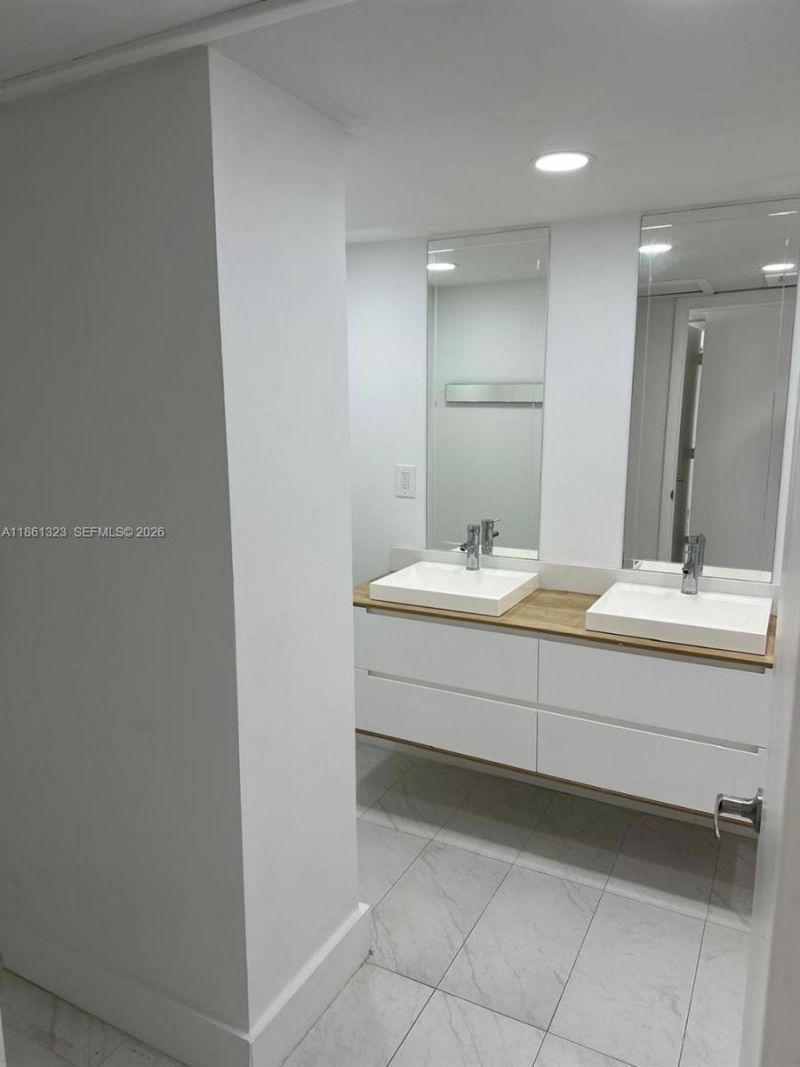 5600 Collins Ave, Unit 11W, Miami Beach, FL 33140 Photo