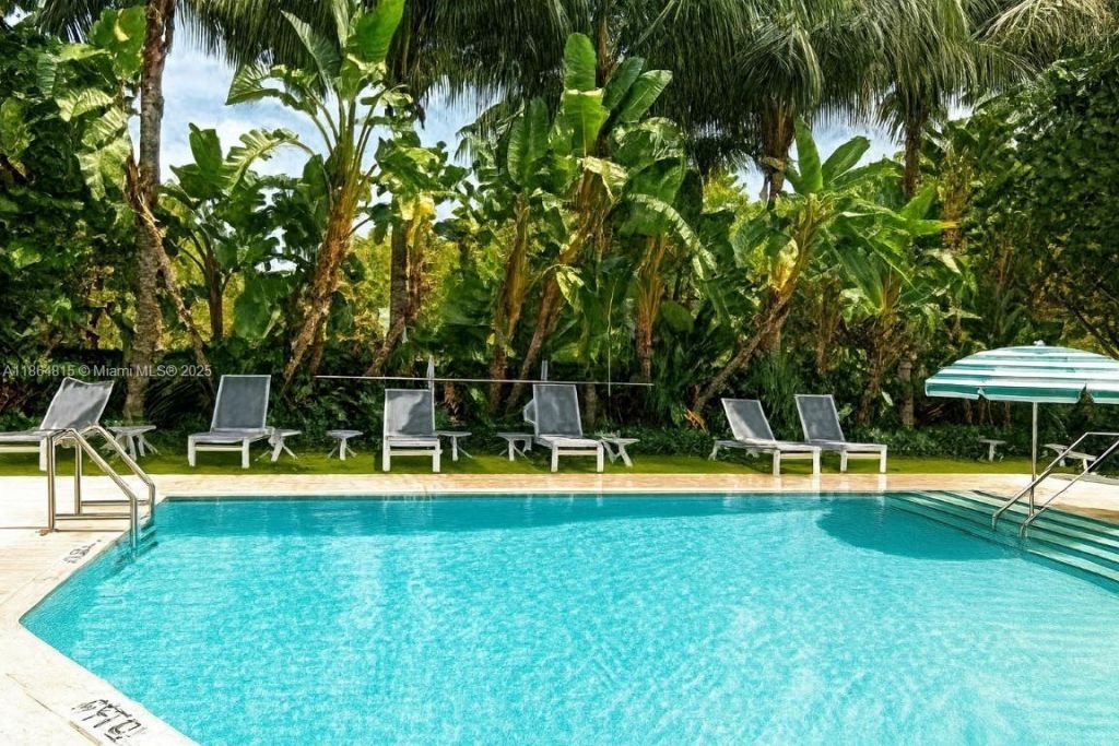 435 21st St, Unit 303, Miami Beach, FL 33139 Photo