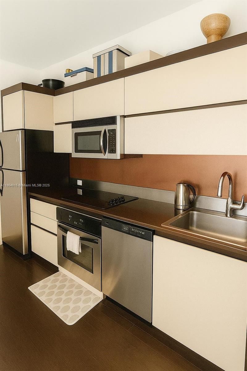 435 21st St, Unit 303, Miami Beach, FL 33139 Photo