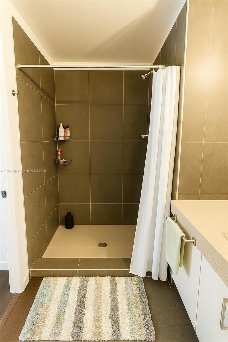 435 21st St, Unit 303, Miami Beach, FL 33139 Photo