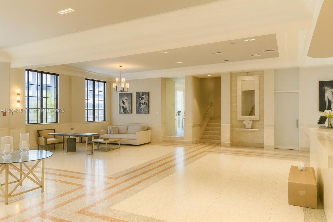 435 21st St, Unit 303, Miami Beach, FL 33139 Photo