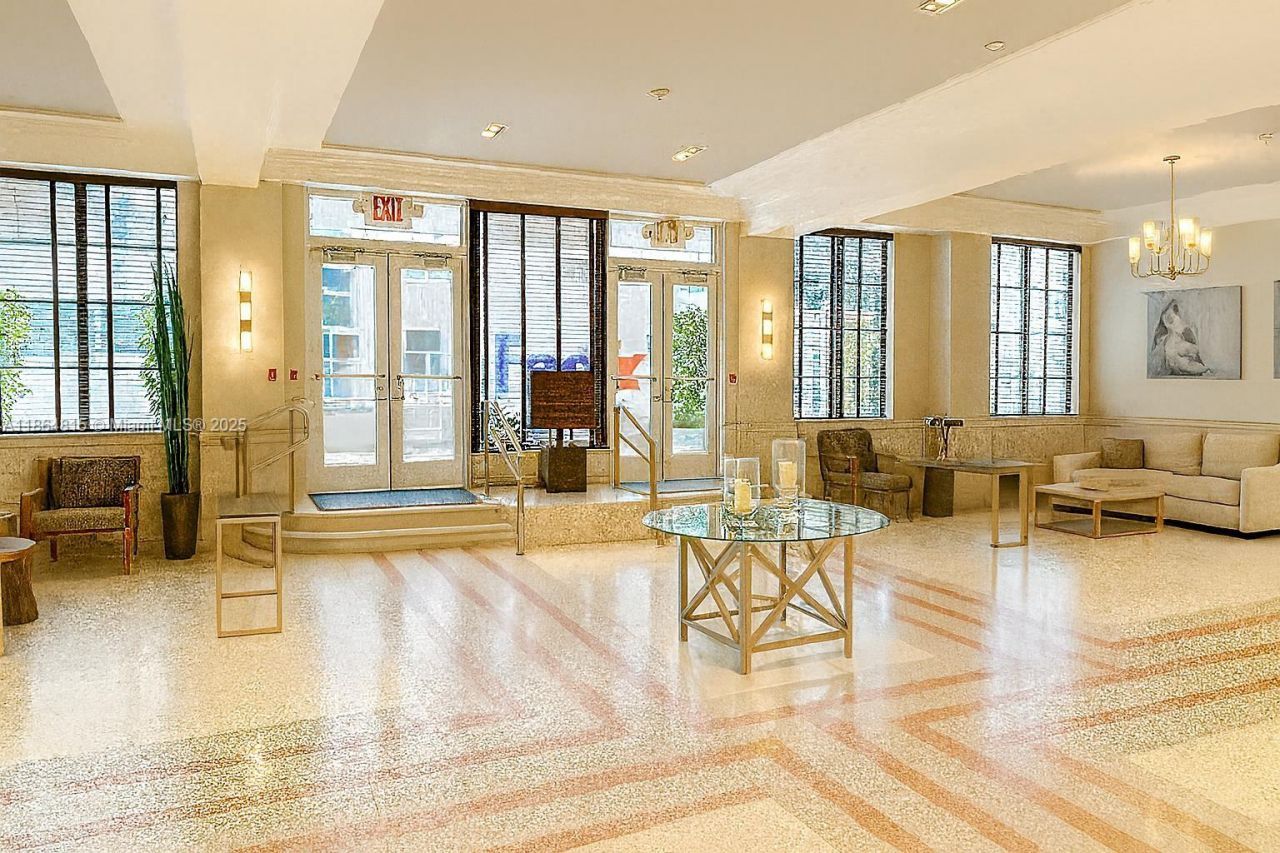 435 21st St, Unit 303, Miami Beach, FL 33139 Photo