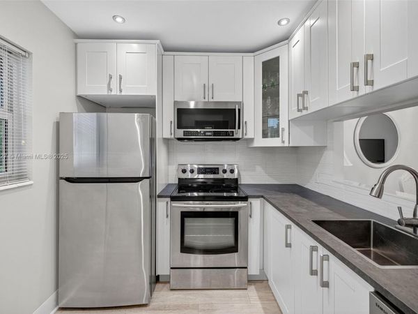 5001 NW 34th St, Unit 304, Lauderdale Lakes, FL 33319