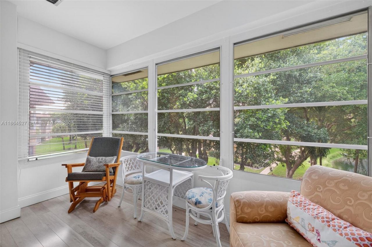 5001 NW 34th St, Unit 304, Lauderdale Lakes, FL 33319 Photo