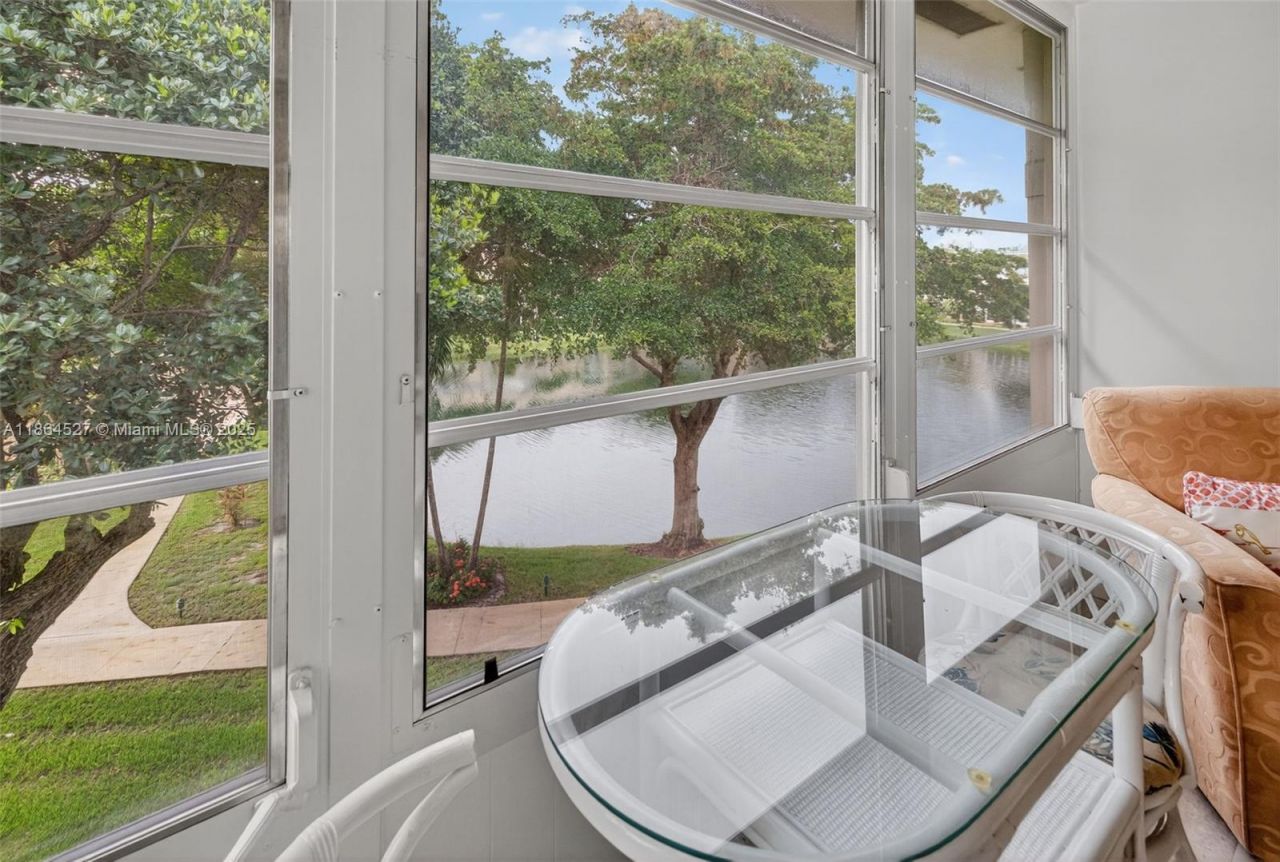 5001 NW 34th St, Unit 304, Lauderdale Lakes, FL 33319 Photo