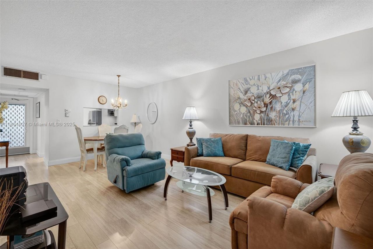 5001 NW 34th St, Unit 304, Lauderdale Lakes, FL 33319 Photo