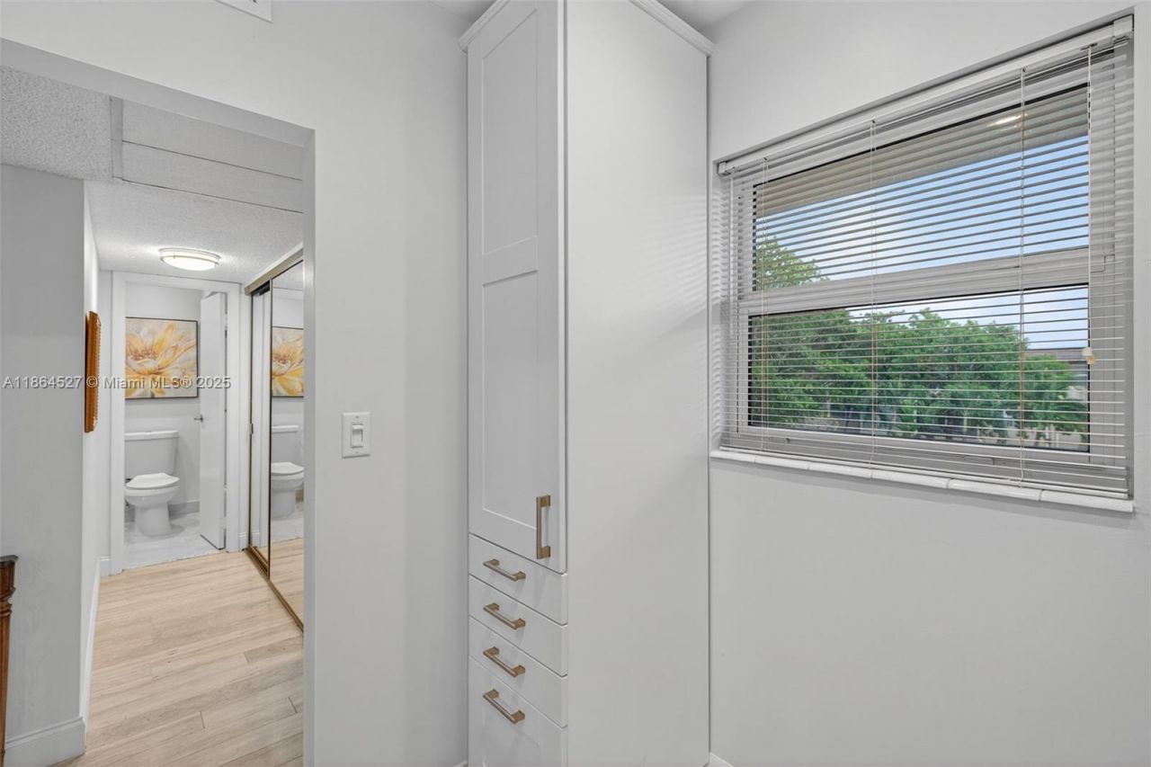 5001 NW 34th St, Unit 304, Lauderdale Lakes, FL 33319 Photo