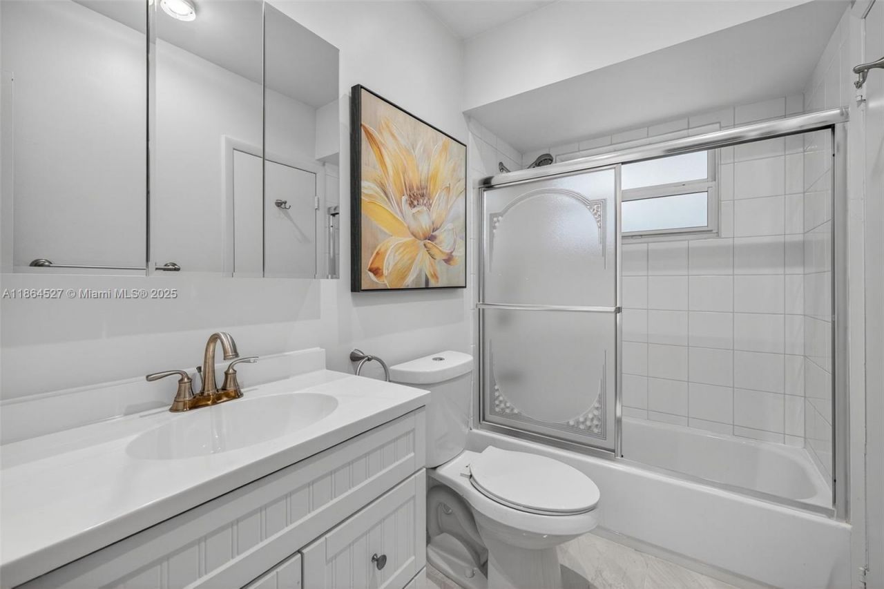 5001 NW 34th St, Unit 304, Lauderdale Lakes, FL 33319 Photo