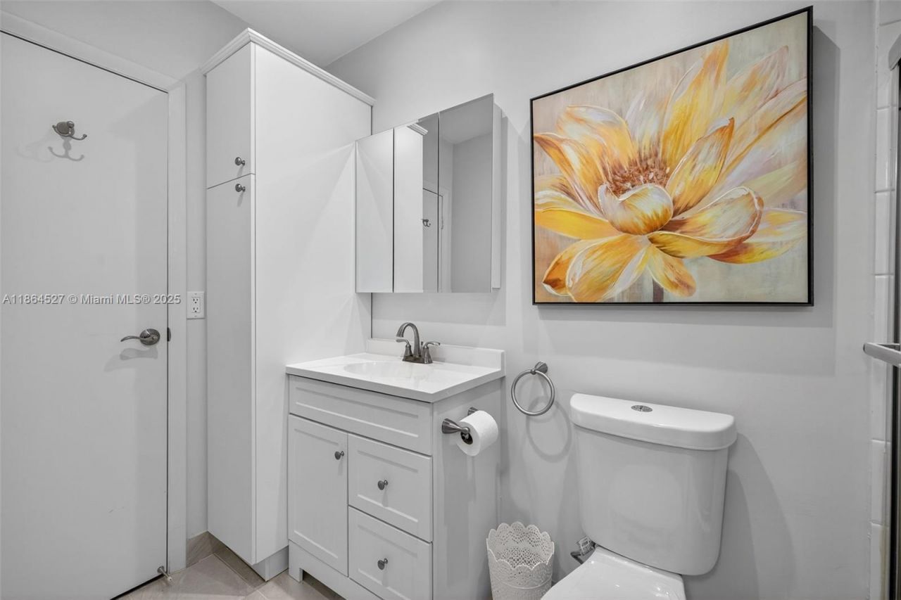 5001 NW 34th St, Unit 304, Lauderdale Lakes, FL 33319 Photo