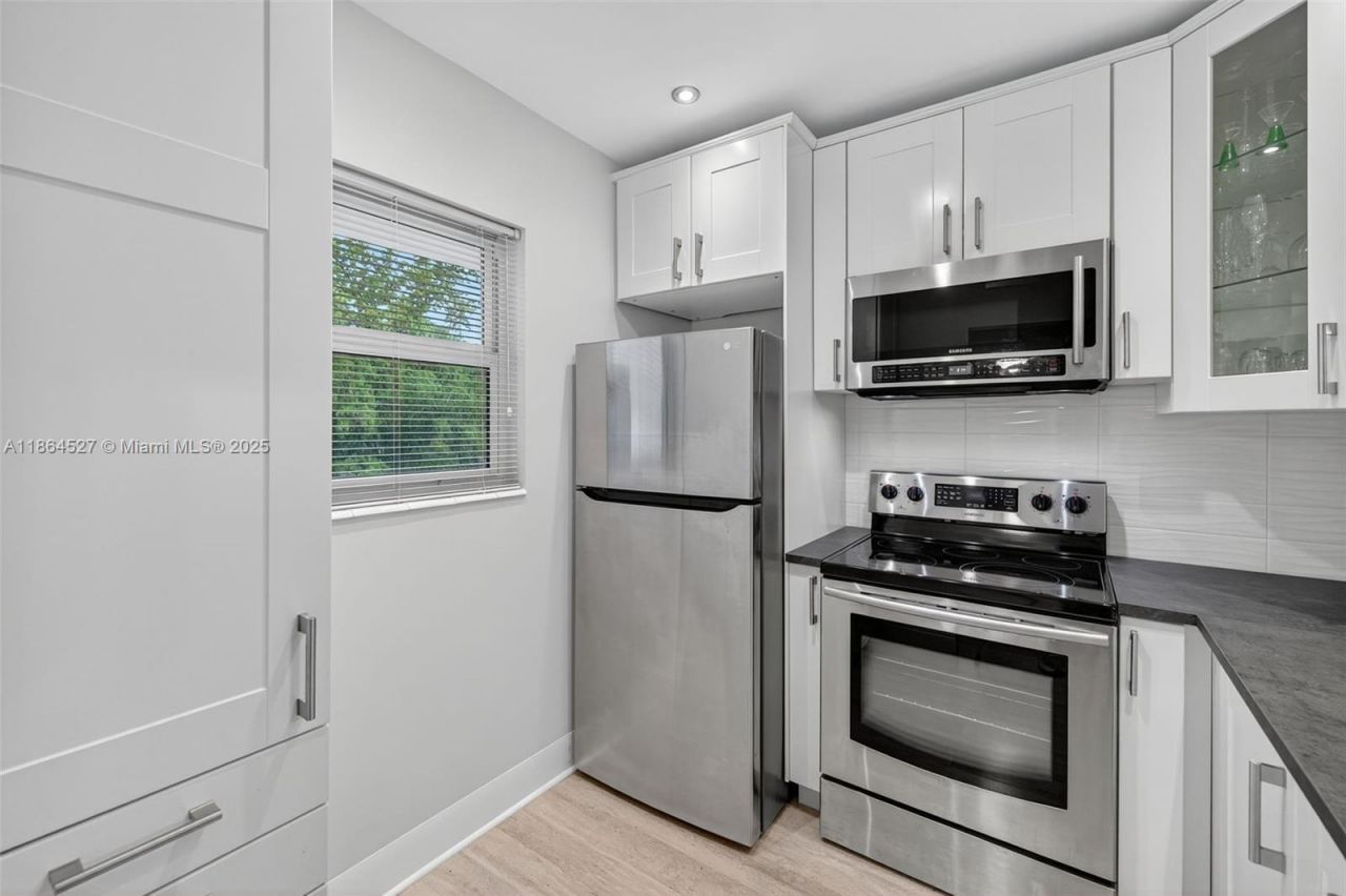 5001 NW 34th St, Unit 304, Lauderdale Lakes, FL 33319 Photo