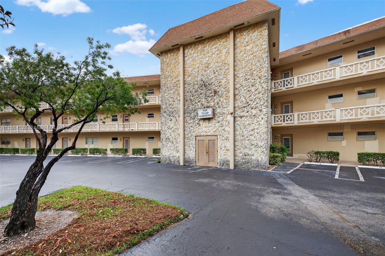 5001 NW 34th St, Unit 304, Lauderdale Lakes, FL 33319 Photo