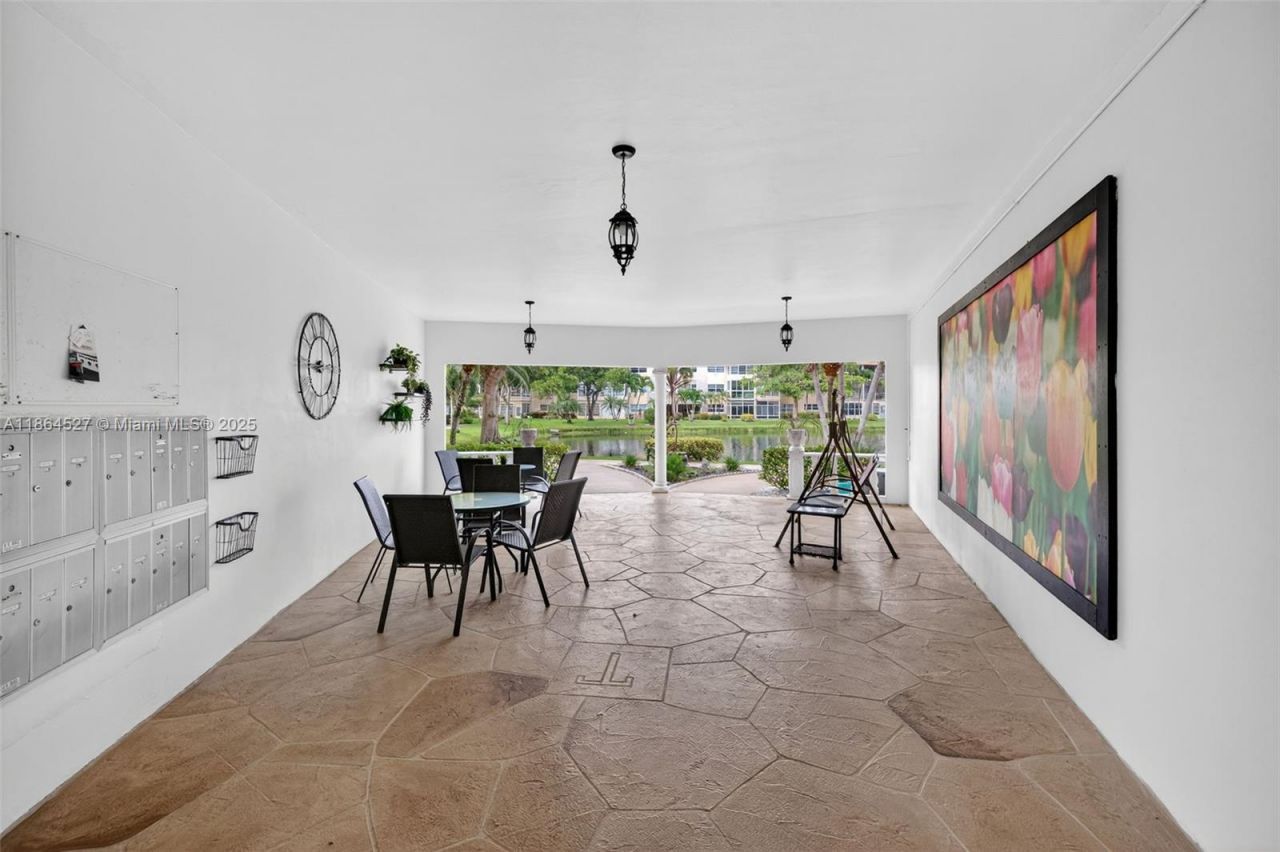 5001 NW 34th St, Unit 304, Lauderdale Lakes, FL 33319 Photo