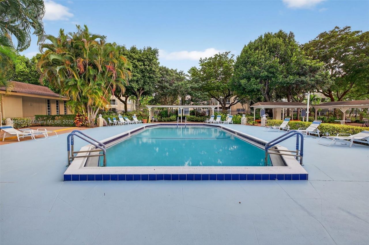 5001 NW 34th St, Unit 304, Lauderdale Lakes, FL 33319 Photo