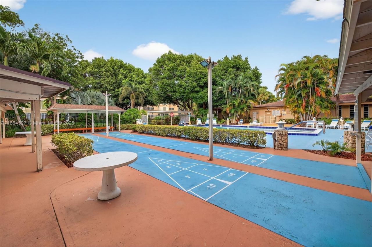 5001 NW 34th St, Unit 304, Lauderdale Lakes, FL 33319 Photo