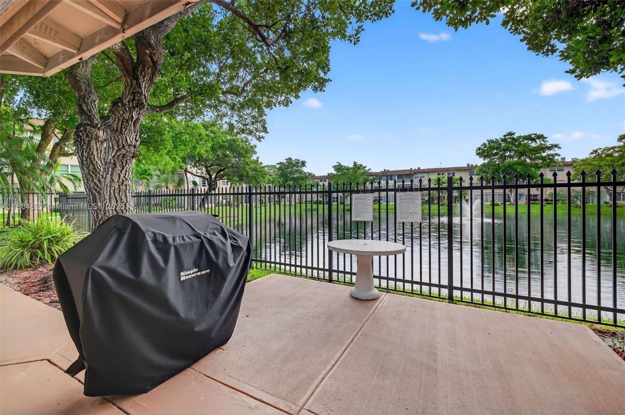 5001 NW 34th St, Unit 304, Lauderdale Lakes, FL 33319 Photo