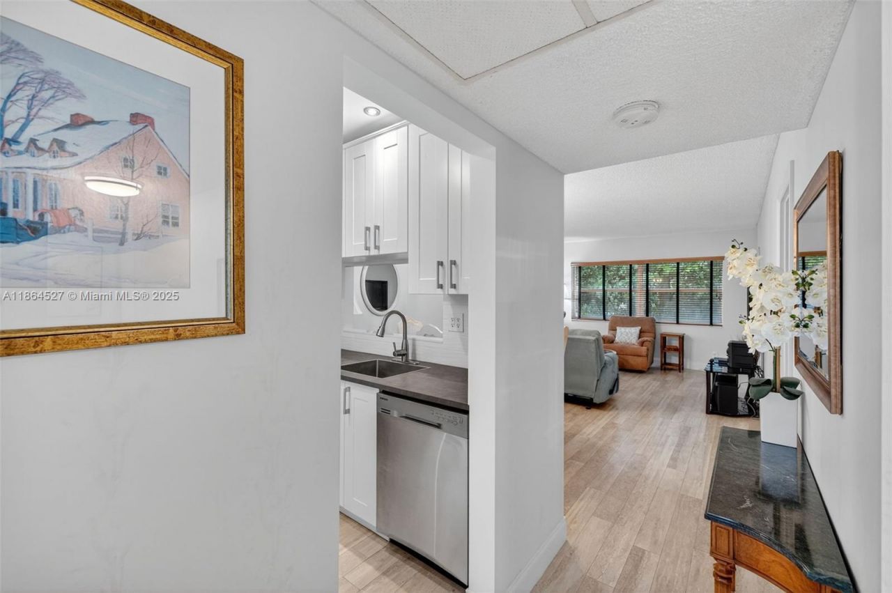 5001 NW 34th St, Unit 304, Lauderdale Lakes, FL 33319 Photo